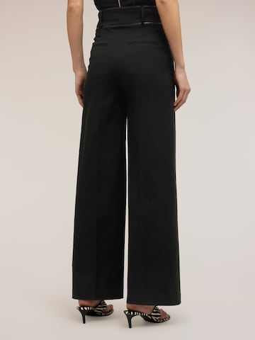 Wide leg Pantaloni di MOTIVI in nero