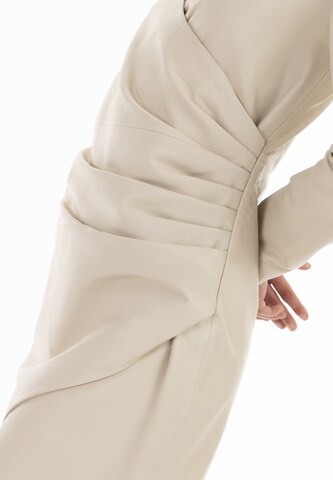 Robe faina en blanc