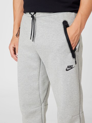 Regular Pantaloni de la Nike Sportswear pe gri