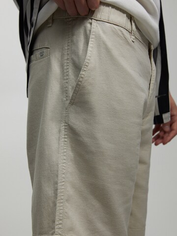 Pull&Bear Loosefit Chino in Beige