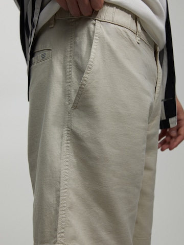 Pull&Bear Loosefit Chino in Beige