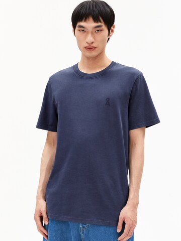 ARMEDANGELS T-Shirt ICONIC Å MAARKOS GMT DYE (GOTS) in Blau: Vorderseite