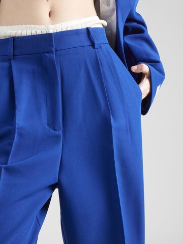 Wide leg Pantaloni cu dungă de la Karo Kauer pe albastru