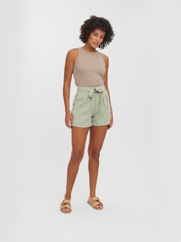 VERO MODA Regular Shorts 'Mia' in Grün