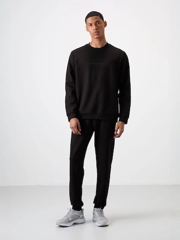 Tommy Life - Fato de desporto em preto: frente