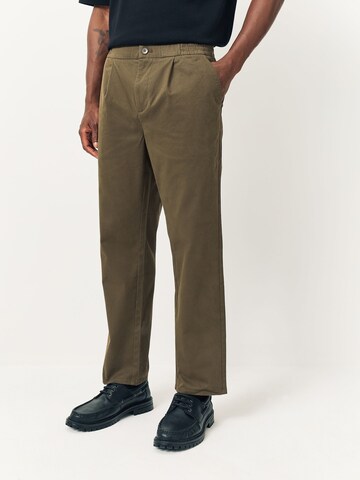 Next Обычный Брюки со складками в Зеленый: спереди