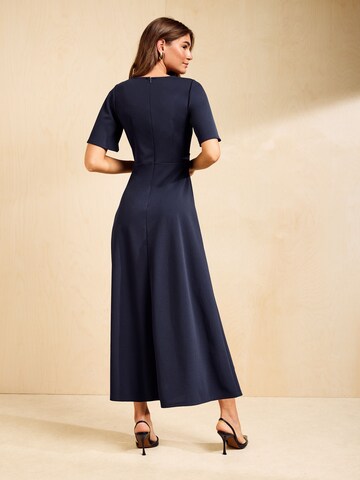 Friends Like These Kleid in Blau