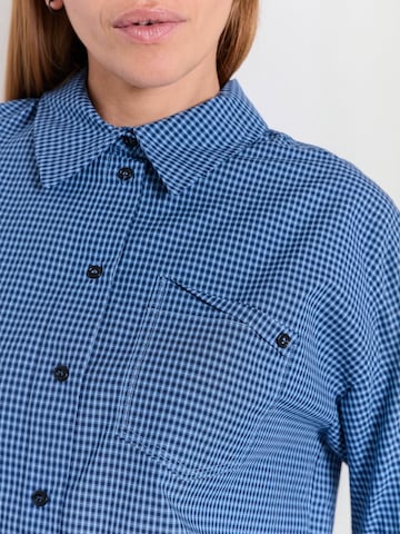 NORR Shirt ' Soffie ' in Blauw: voorkant