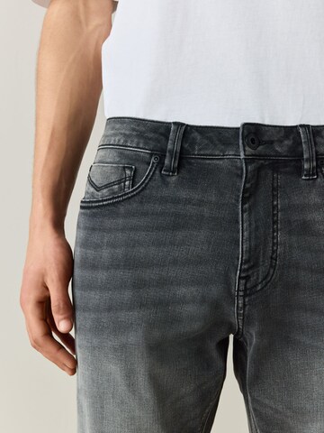 Next Slimfit Shorts 'Motion Flex' in Grau