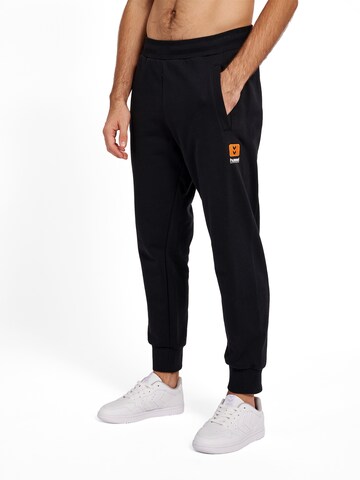Hummel Zúžený Sportovní kalhoty 'Liam' – černá: přední strana
