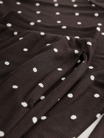 Next Pajama in Brown
