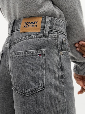 TOMMY HILFIGER Barrel Džínsy - Sivá