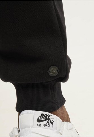 ROCAWEAR Tapered Trousers in Black