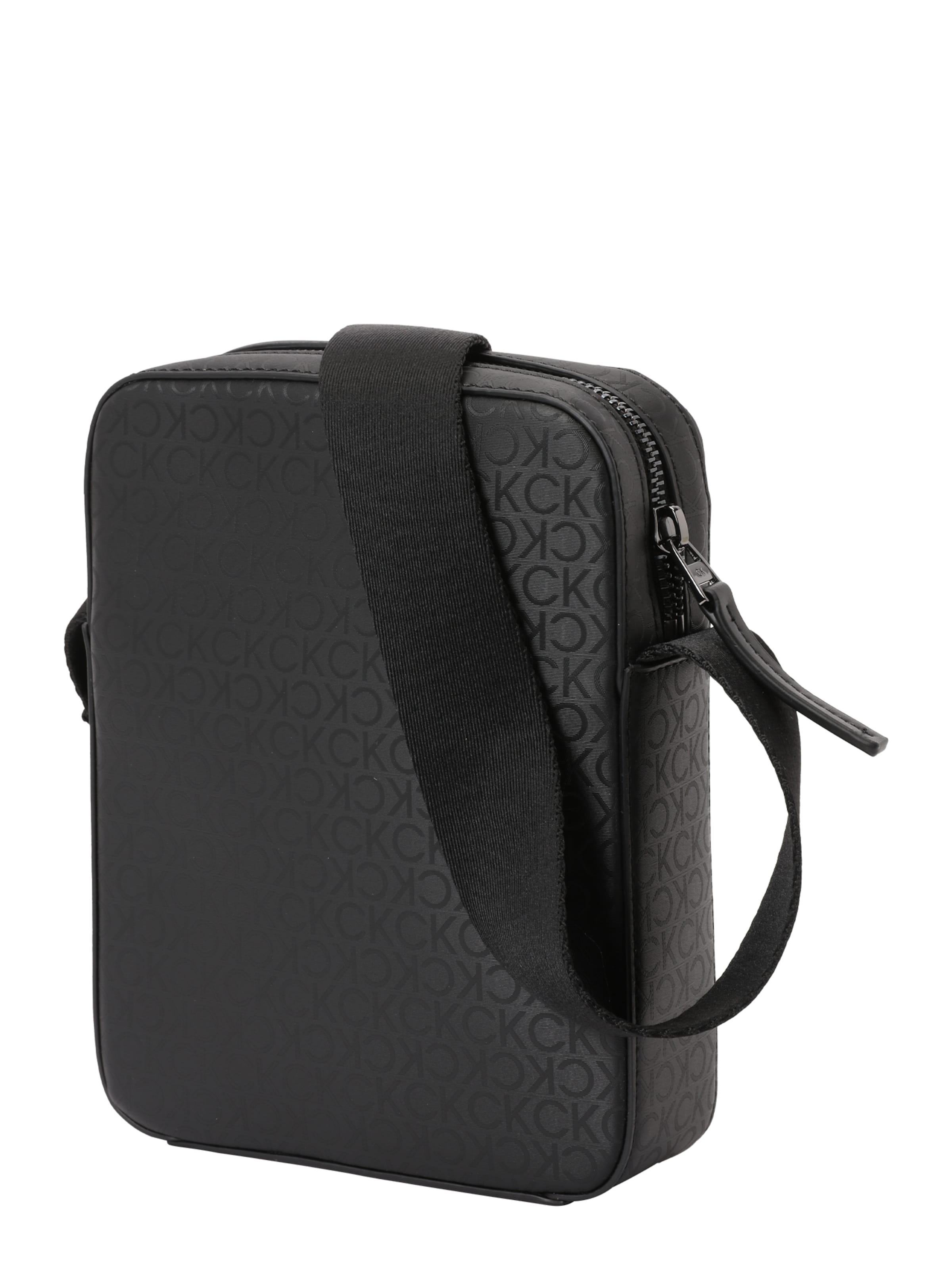 Calvin Klein Olkalaukku värissä musta