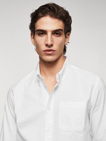 Coupe regular Chemise MANGO MAN en blanc