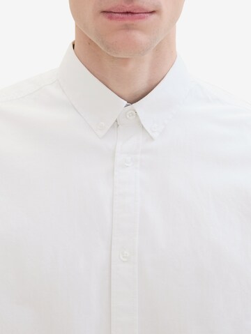 Coupe regular Chemise TOM TAILOR en blanc