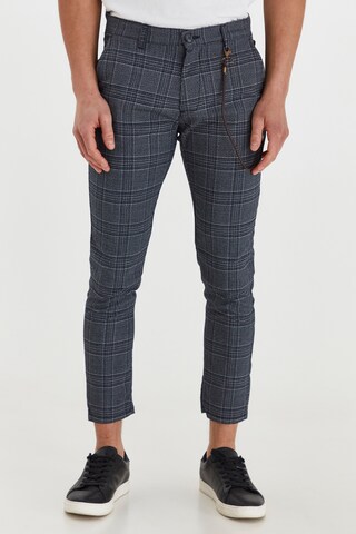 Coupe slim Pantalon chino 'TRAVIS' !Solid en bleu : devant