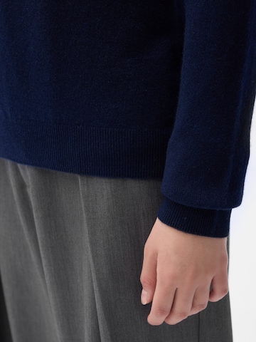 GOBI Cashmere Trui 'Women's Essential Cashmere Crewneck Sweater' in Blauw