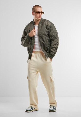 Urban Classics Свободный крой Брюки-карго в Белый