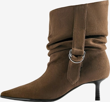 Pull&Bear Členkové čižmy - Hnedá: predná strana