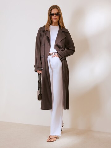Friends Like These Summer coat in Brown
