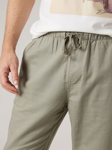 Loosefit Pantalon chino 'GLADES' Deeluxe en vert