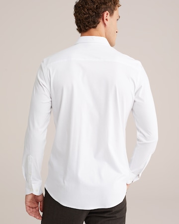 WE Fashion Slim Fit Paita värissä valkoinen