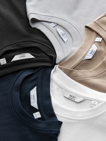 Tricou de la Next pe bej