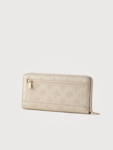 GUESS Wallet 'DIANA' in Brown