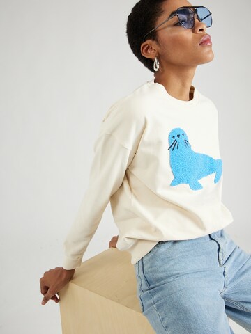 Compania Fantastica Sweatshirt in White