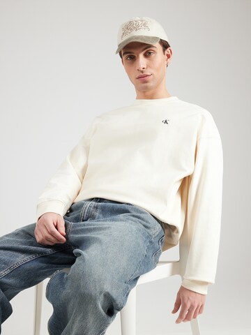 Calvin Klein Jeans Суичър в бяло: отпред