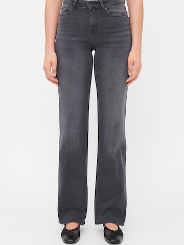 Only Tall Rozkloszowany krój Jeansy 'ONLLUNA' w kolorze szary: przód