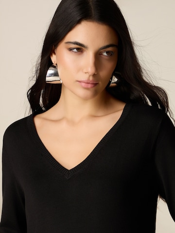 Pullover di oltre in nero