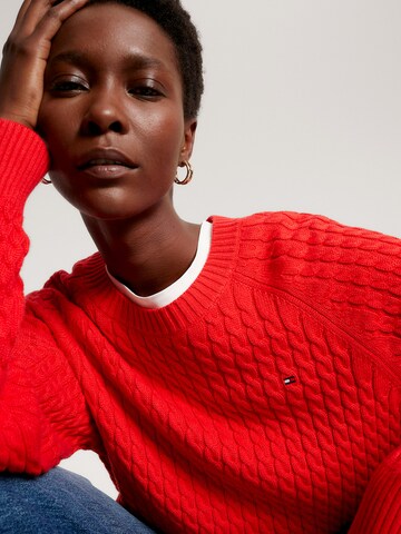 TOMMY HILFIGER Sweater in Red