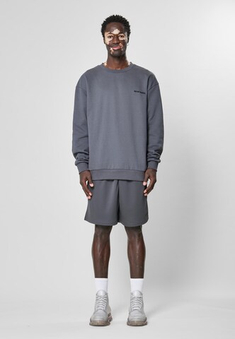 Loosefit Pantaloni di 9N1M SENSE in grigio