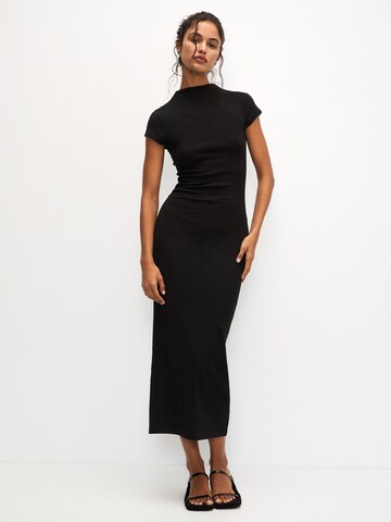 Robe Pull&Bear en noir : devant