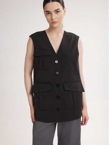 4TAILORS Liivi 'Carlo' värissä musta: etupuoli