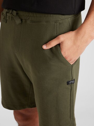 BLEND Regular Shorts in Grün