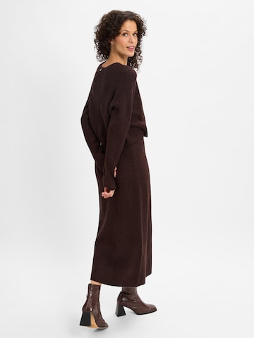 Ipuri Knitted dress in Brown