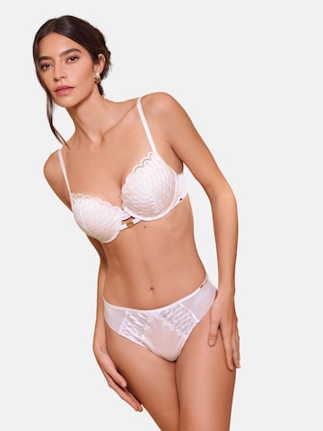 Lipsy String in Wit: voorkant