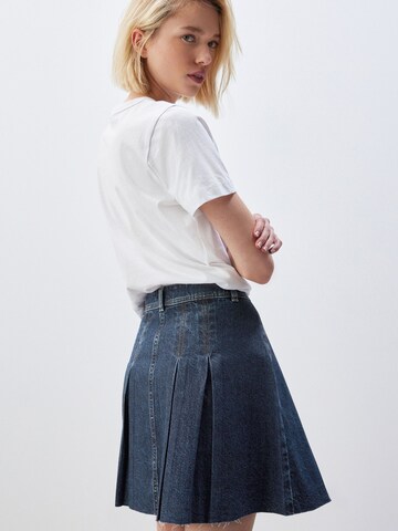 Next Rok in Blauw
