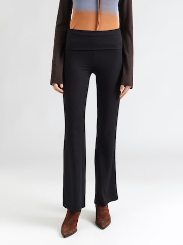 ONLY Flared Nadrág 'ONLHILLARY' - fekete: elől