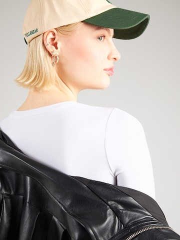 Tricou de la HOLLISTER pe alb