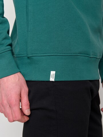 GREENBOMB Sweatshirt 'Animal Ice Bear' in Groen