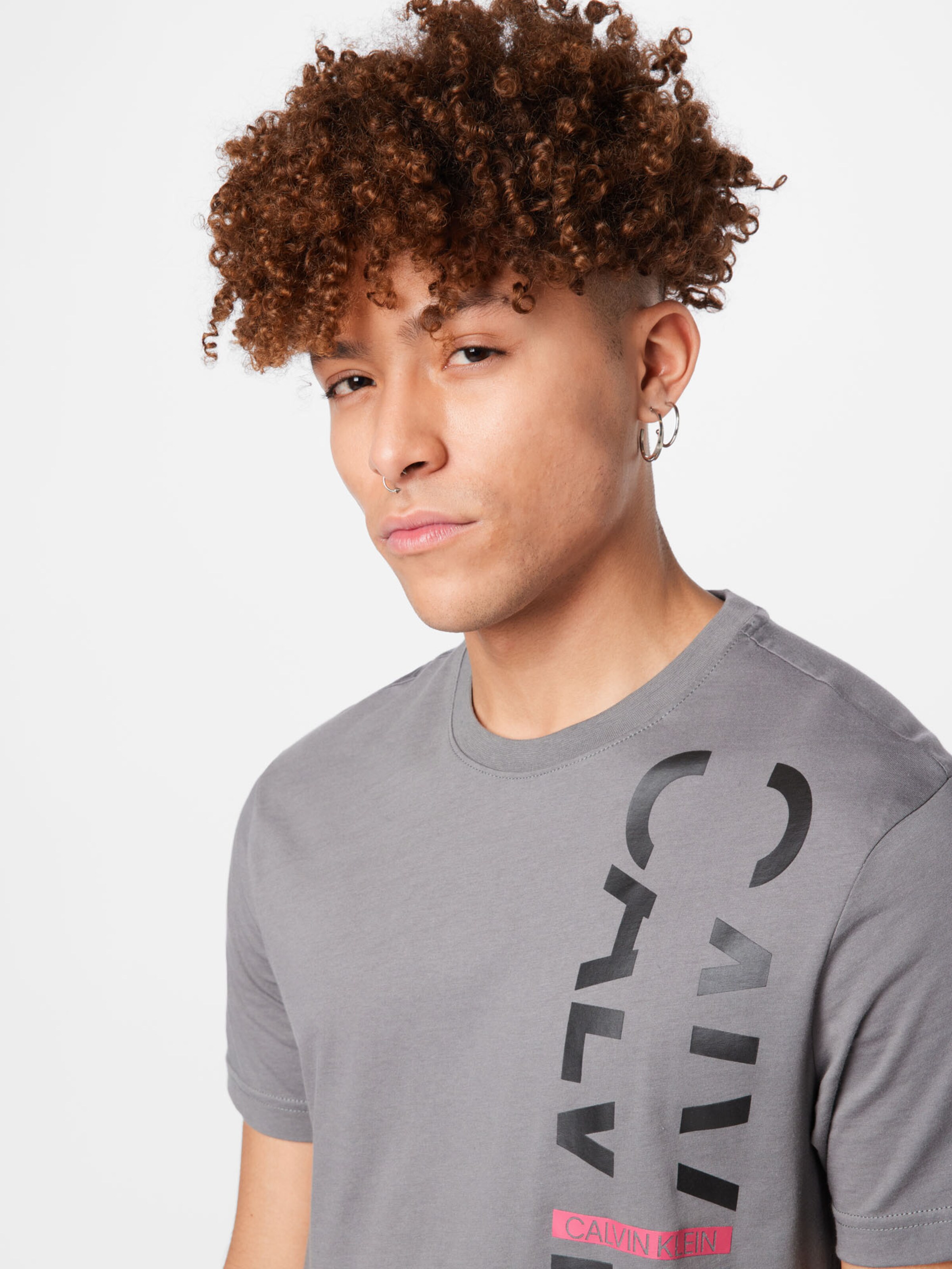 Premium T-Shirt Calvin Klein en Gris 