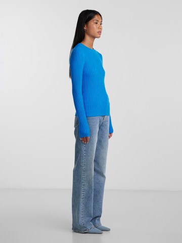 Pullover 'CRISTA' di PIECES in blu