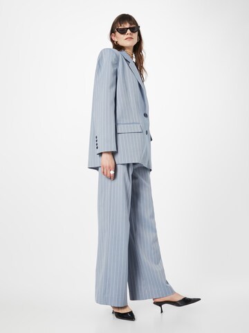 Gestuz Loose fit Pleat-front trousers 'Paula' in Blue