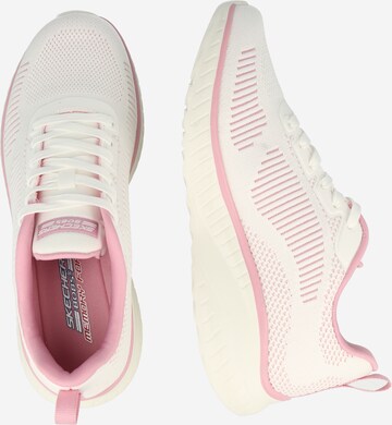 SKECHERS Låg sneaker 'Bobs Squad Chaos' i vit