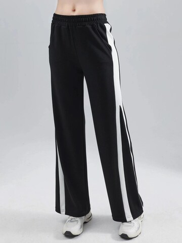 Wide leg Pantaloni di Hiccup in nero: frontale