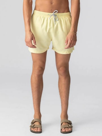 Shorts de bain ' Swimshorts ' TEESHOPPEN en jaune